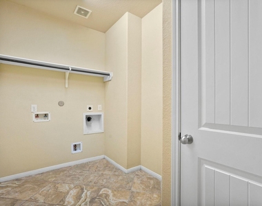 115 Meadow Valley Drive - Photo Thumbnail 7