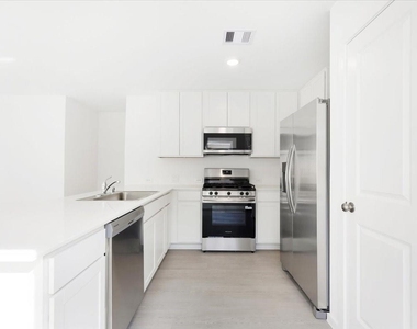 18606 Tulip Creek Drive - Photo Thumbnail 3