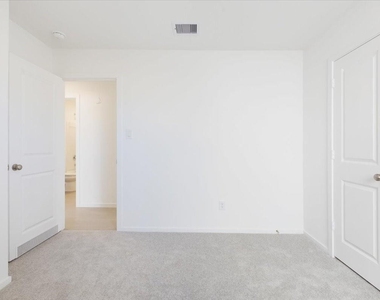 18606 Tulip Creek Drive - Photo Thumbnail 10