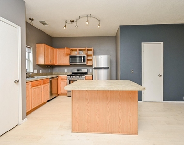 23850 Pebworth Place - Photo Thumbnail 8