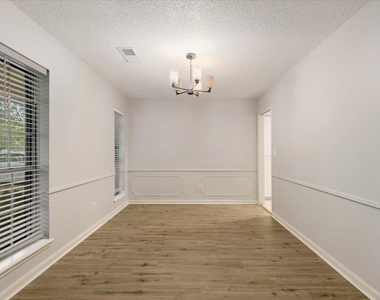 3313 Churchill Street - Photo Thumbnail 4