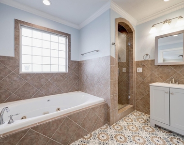 411 Lindale Street - Photo Thumbnail 10