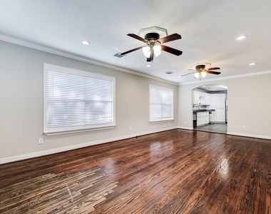 411 Lindale Street - Photo Thumbnail 1