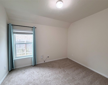 18115 Serene Shore Drive - Photo Thumbnail 11