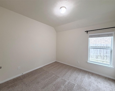 18115 Serene Shore Drive - Photo Thumbnail 12