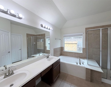 18115 Serene Shore Drive - Photo Thumbnail 16