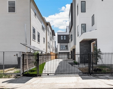 1105 Wilson St - Photo Thumbnail 32