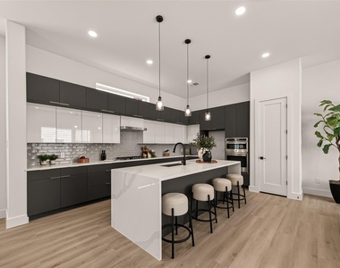 1105 Wilson St - Photo Thumbnail 7