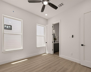 1105 Wilson St - Photo Thumbnail 17