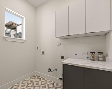 1105 Wilson St - Photo Thumbnail 15