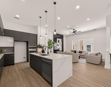 1105 Wilson St - Photo Thumbnail 9