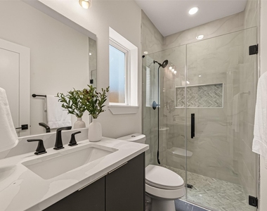 1105 Wilson St - Photo Thumbnail 20