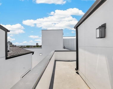 1105 Wilson St - Photo Thumbnail 37