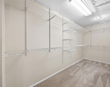 802 Oak West Drive - Photo Thumbnail 10