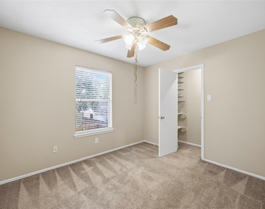 802 Oak West Drive - Photo Thumbnail 15
