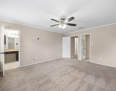802 Oak West Drive - Photo Thumbnail 8