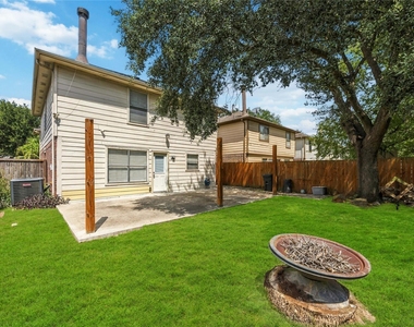 802 Oak West Drive - Photo Thumbnail 18