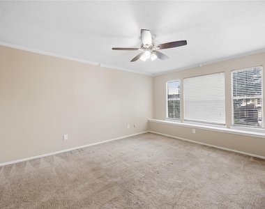 802 Oak West Drive - Photo Thumbnail 9