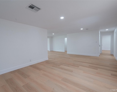 7942 Hammerly Boulevard - Photo Thumbnail 8