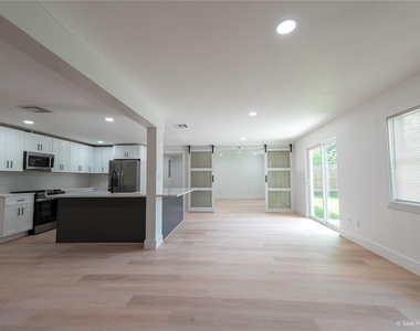 7942 Hammerly Boulevard - Photo Thumbnail 3