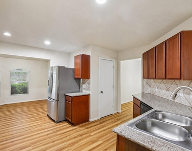 21127 Fox Orchard Court - Photo Thumbnail 11