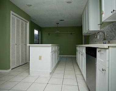6318 Crakston Street - Photo Thumbnail 7