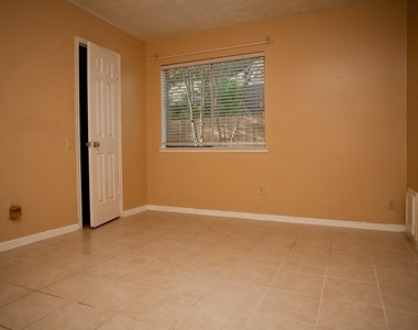 6318 Crakston Street - Photo Thumbnail 15