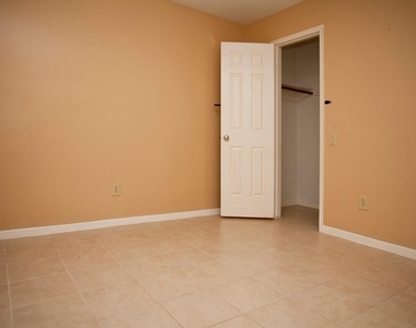 6318 Crakston Street - Photo Thumbnail 12
