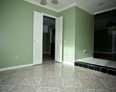 6318 Crakston Street - Photo Thumbnail 3