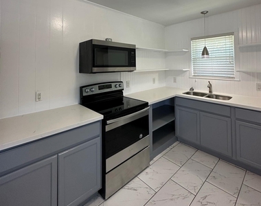 2303 Blodgett Street - Photo Thumbnail 2