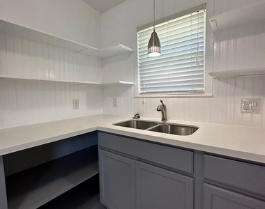 2303 Blodgett Street - Photo Thumbnail 4