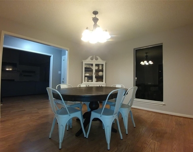 12012 S Blackjack Oak Circle - Photo Thumbnail 2