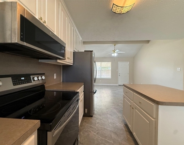 16400 Many Trees Lane - Photo Thumbnail 10
