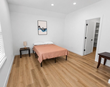 6742 Peerless Street - Photo Thumbnail 18
