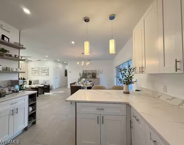 3911 Ne 16th Place - Photo Thumbnail 5