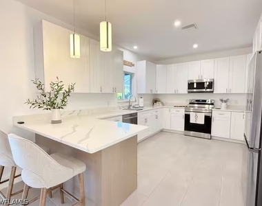 3911 Ne 16th Place - Photo Thumbnail 4