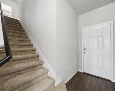 3811 W Alessano Lane - Photo Thumbnail 11