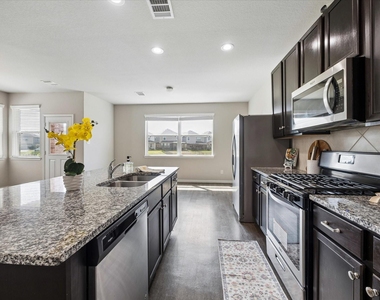 3811 W Alessano Lane - Photo Thumbnail 8