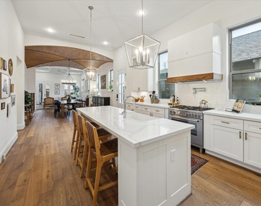 110 E 26th Street - Photo Thumbnail 10
