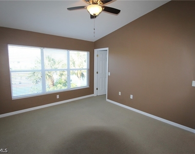 1056 Hampton Circle - Photo Thumbnail 14
