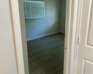 735 98th Avenue N - Photo Thumbnail 3
