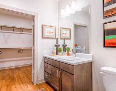 13939 Hillcroft Avenue - Photo Thumbnail 5
