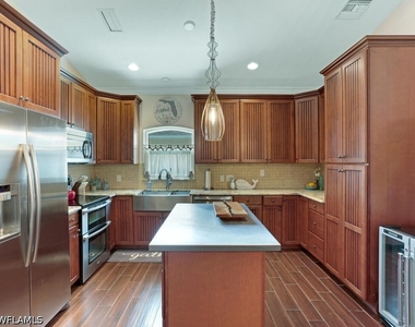783 92nd Avenue N - Photo Thumbnail 5