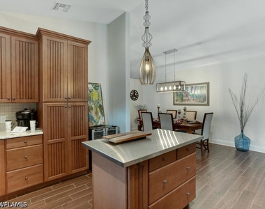 783 92nd Avenue N - Photo Thumbnail 7