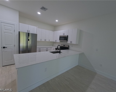 2216 Kenneth Avenue S - Photo Thumbnail 4