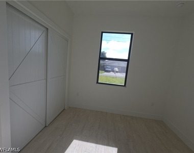 2216 Kenneth Avenue S - Photo Thumbnail 9