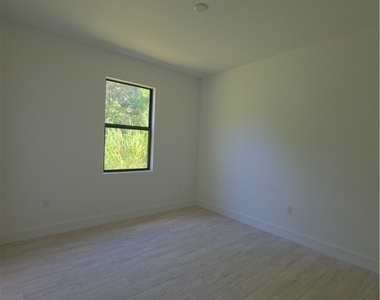 2216 Kenneth Avenue S - Photo Thumbnail 18