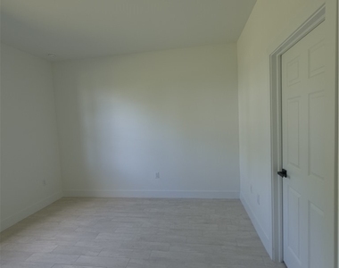 2216 Kenneth Avenue S - Photo Thumbnail 16