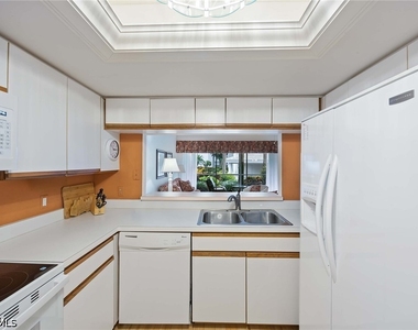 4251 Lake Forest Drive - Photo Thumbnail 15
