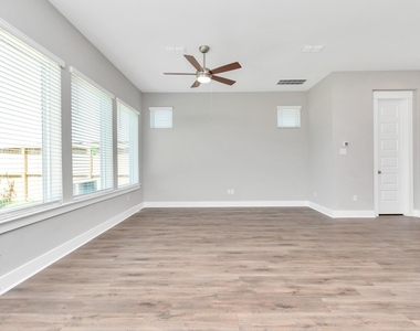 2715 Katri Way - Photo Thumbnail 13